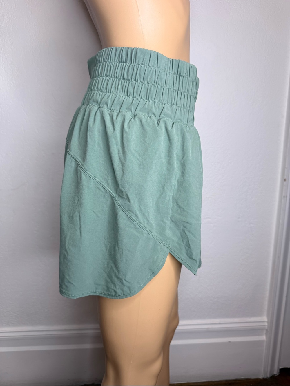 Outdoor Voices Womens Lightspeed 4” Shorts In Laurel Green Size Large - Picture 4 of 9
